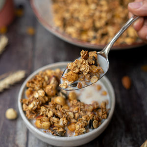 Knuspermüsli mit Mandelmus