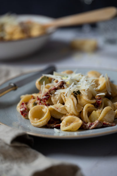 Schnelle Pasta mit Zucchini