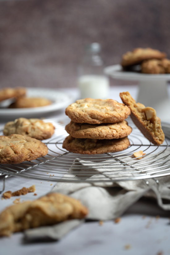 Kekse mit weißer Schokolade und Macadamia-Nüssen